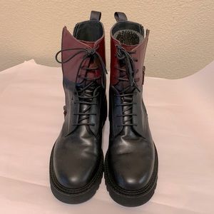 Spanish made combat boots. Comfortable and surprisingly lightweight.